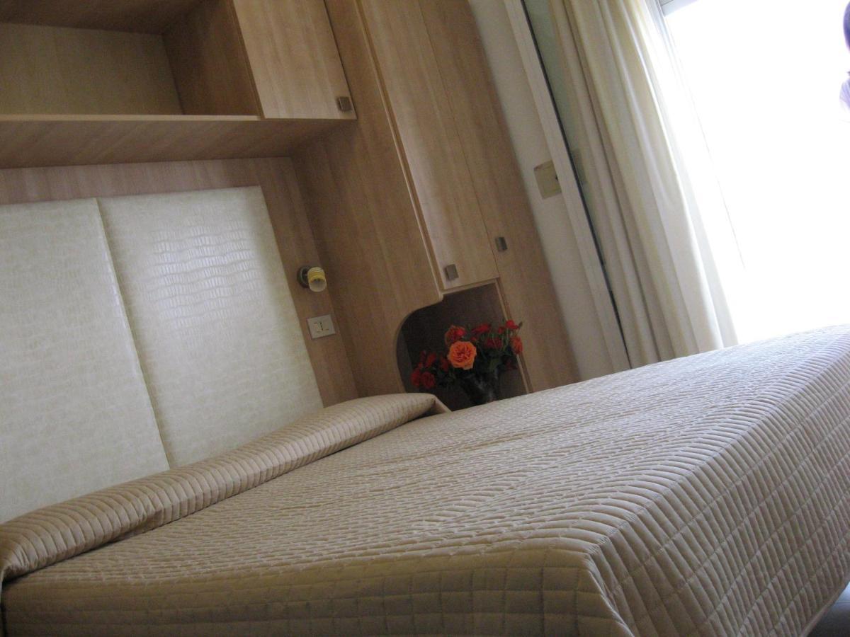 Hotel Rosati Rimini Buitenkant foto