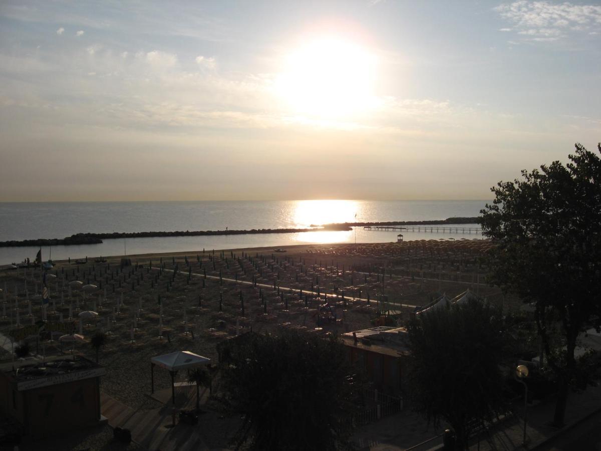 Hotel Rosati Rimini Buitenkant foto