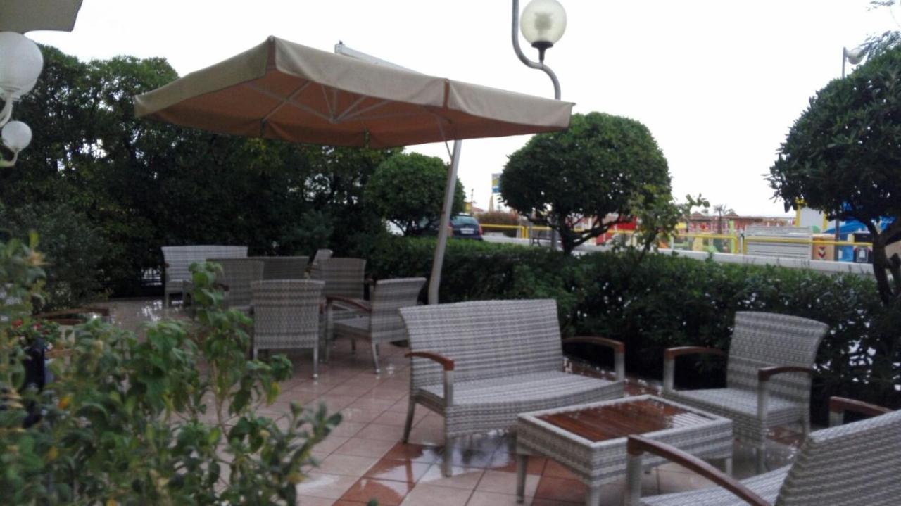 Hotel Rosati Rimini Buitenkant foto